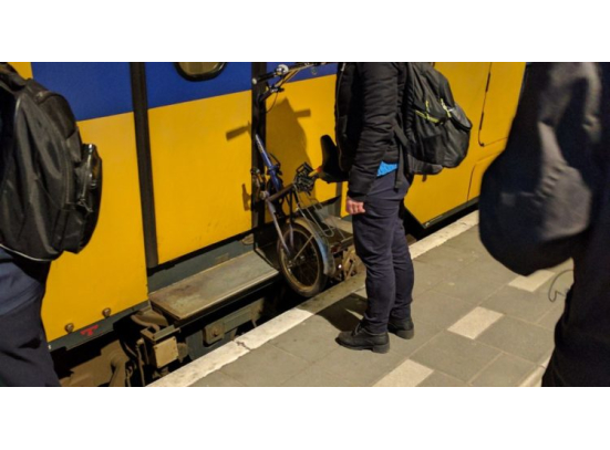 Fietser wil meer ruimte in trein voor fiets