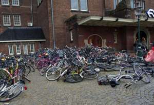 Te weinig fietsparkeerplekken op stations
